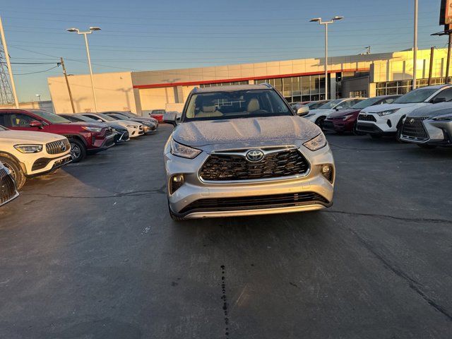 2021 Toyota Highlander Hybrid Platinum