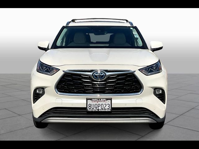 2021 Toyota Highlander Hybrid Platinum