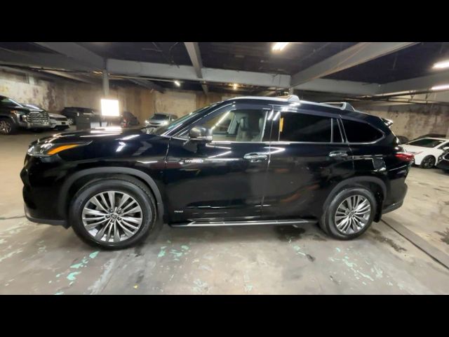 2021 Toyota Highlander Hybrid Platinum