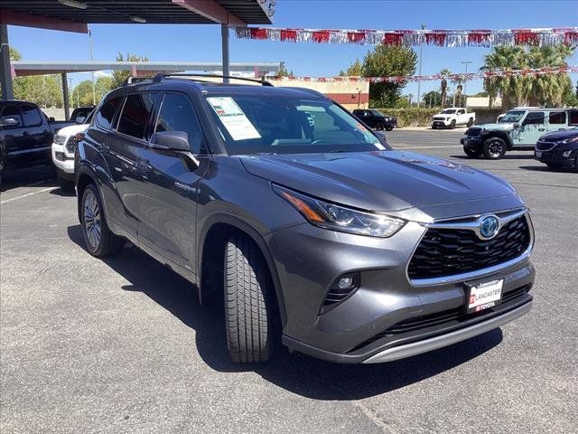 2021 Toyota Highlander Hybrid Platinum