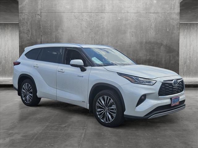 2021 Toyota Highlander Hybrid Platinum