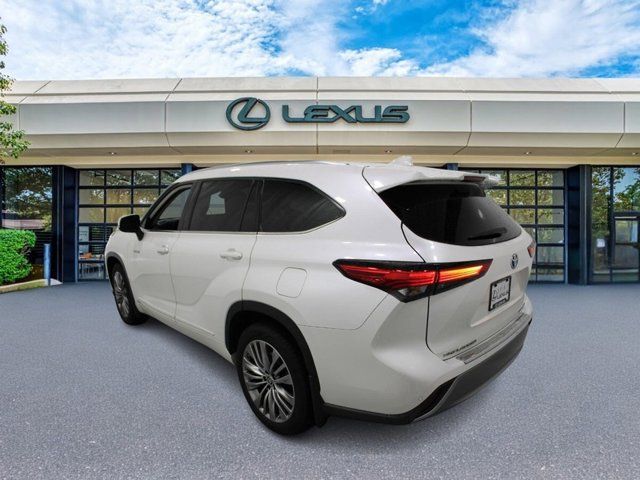 2021 Toyota Highlander Hybrid Platinum