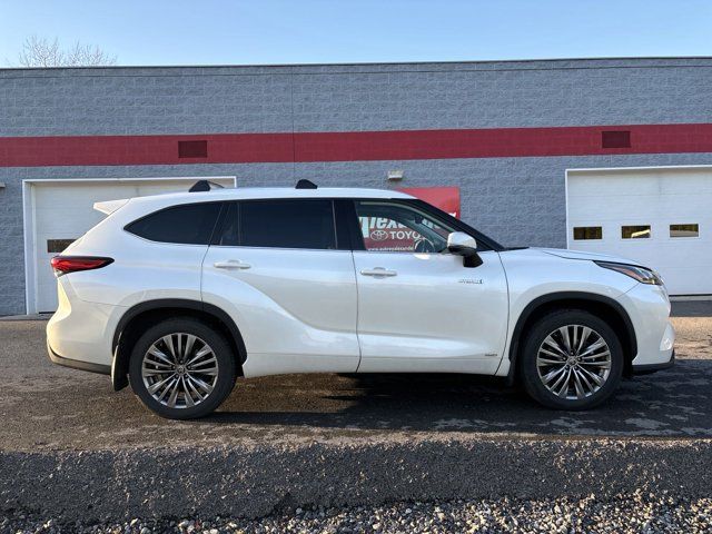 2021 Toyota Highlander Hybrid Platinum