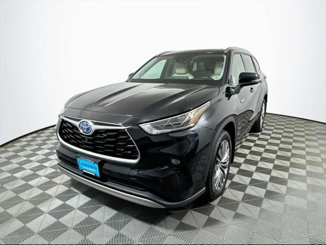 2021 Toyota Highlander Hybrid Platinum