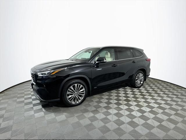 2021 Toyota Highlander Hybrid Platinum