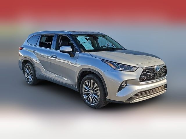 2021 Toyota Highlander Hybrid Platinum