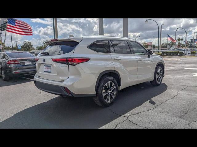 2021 Toyota Highlander Hybrid XLE