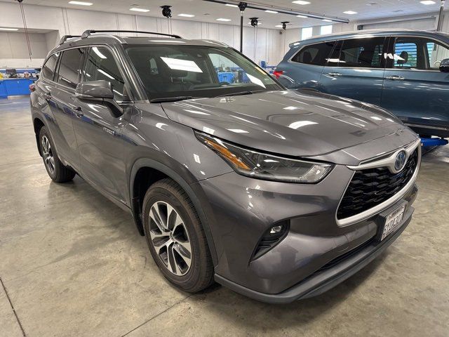 2021 Toyota Highlander Hybrid XLE