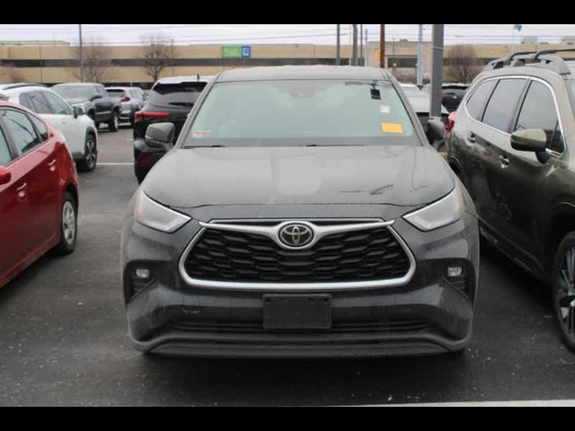 2021 Toyota Highlander LE