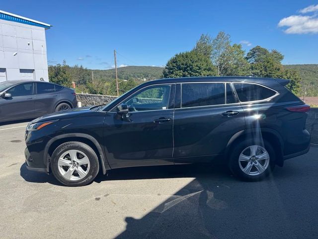 2021 Toyota Highlander LE