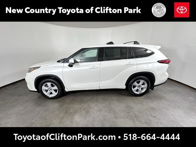 2021 Toyota Highlander LE