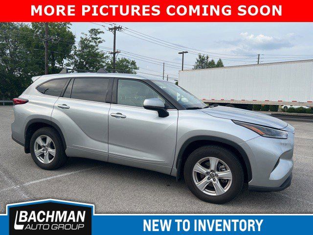 Used 2021 Toyota Highlander LE For Sale in Louisville, KY | Capital One ...