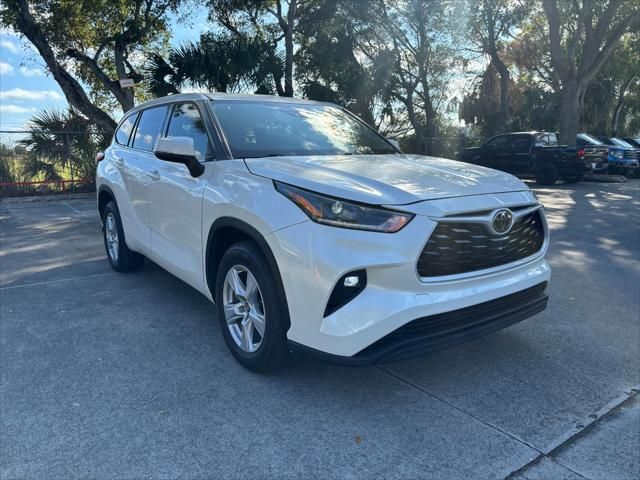 2021 Toyota Highlander LE