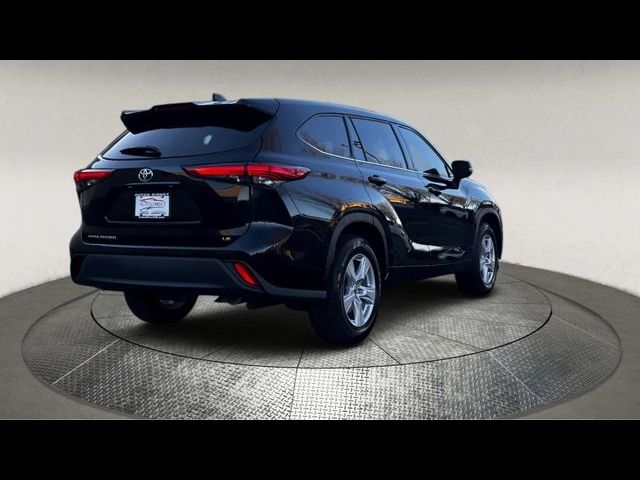 2021 Toyota Highlander LE