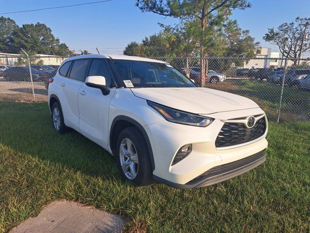 2021 Toyota Highlander LE