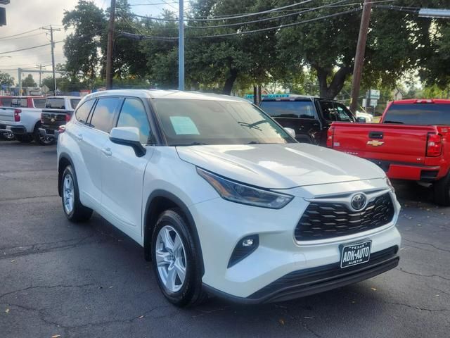 2021 Toyota Highlander LE