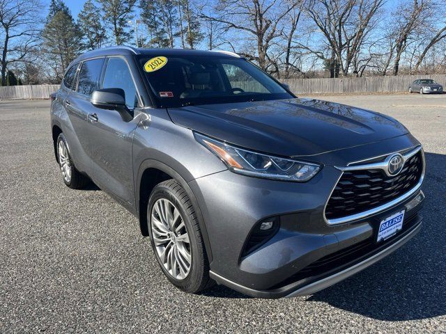 2021 Toyota Highlander Hybrid Platinum