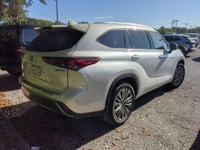 2021 Toyota Highlander Hybrid Platinum