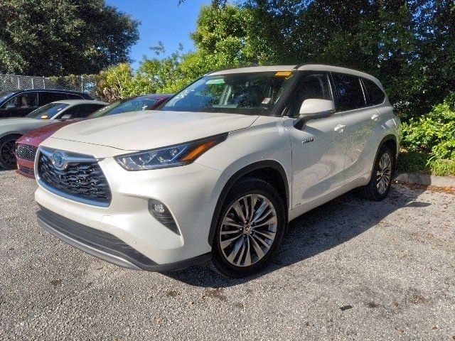 2021 Toyota Highlander Hybrid Platinum