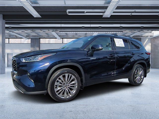 2021 Toyota Highlander Hybrid Platinum