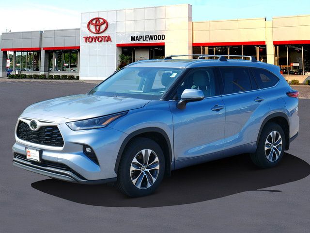 Used 2021 Toyota Highlander XLE For Sale in Maplewood, MN | Capital One ...