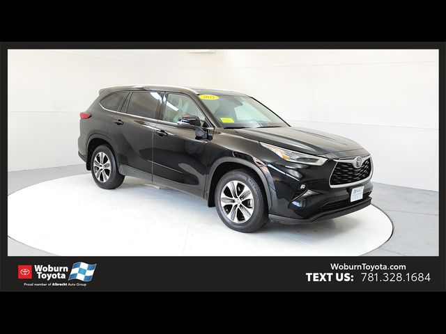 Used 2021 Toyota Highlander XLE For Sale in Woburn, MA | Capital One ...