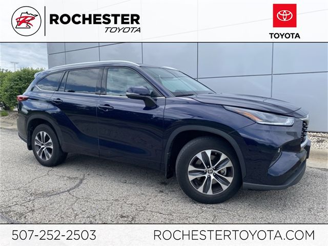 Used 2021 Toyota Highlander XLE For Sale in Rochester, MN | Capital One ...