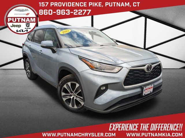 Used 2021 Toyota Highlander XLE For Sale in Putnam, CT | Capital One ...