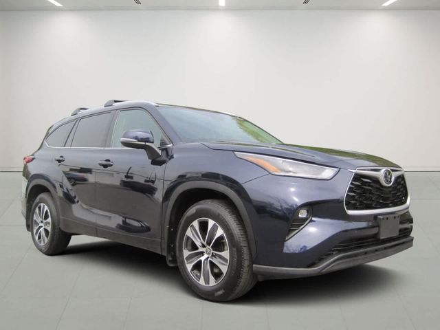 Used 2021 Toyota Highlander XLE For Sale in Belmont, MA | Capital One ...