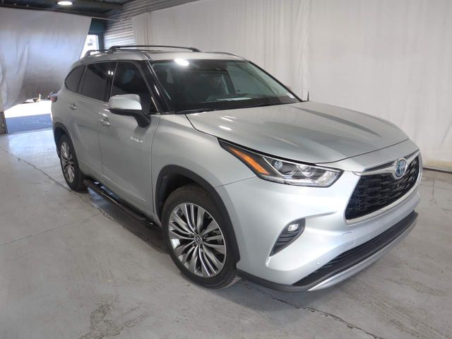 2021 Toyota Highlander Hybrid Platinum