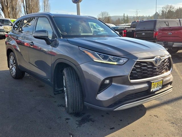 2021 Toyota Highlander Hybrid Platinum