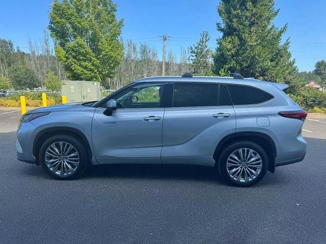 2021 Toyota Highlander Hybrid Platinum