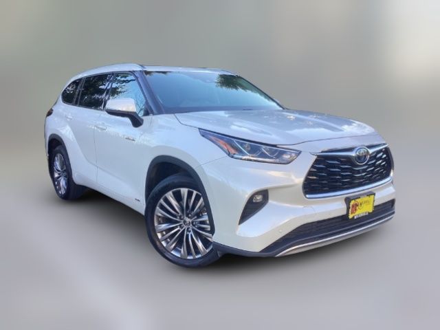 2021 Toyota Highlander Hybrid Platinum