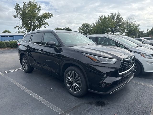 2021 Toyota Highlander Hybrid Platinum