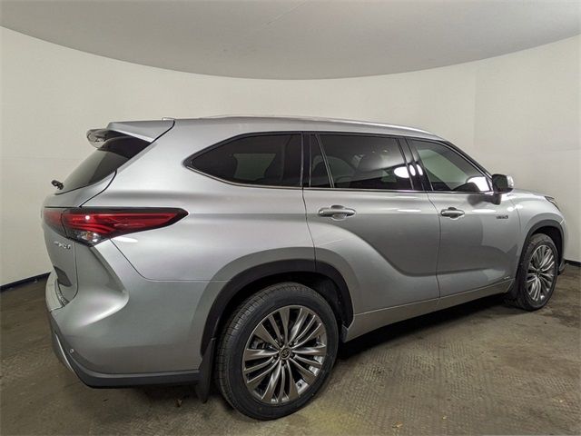 2021 Toyota Highlander Hybrid Platinum