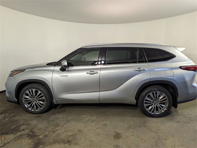 2021 Toyota Highlander Hybrid Platinum