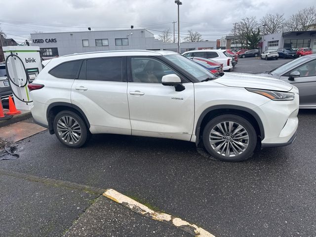 2021 Toyota Highlander Hybrid Platinum