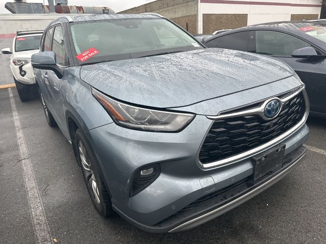 2021 Toyota Highlander Hybrid Platinum