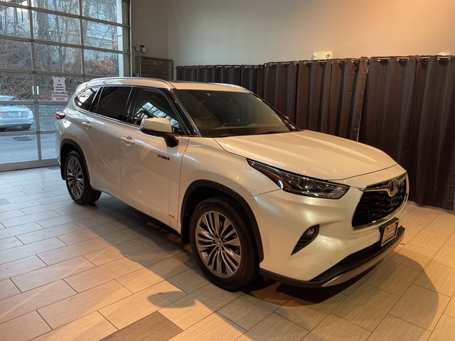 2021 Toyota Highlander Hybrid Platinum