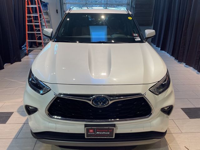 2021 Toyota Highlander Hybrid Platinum