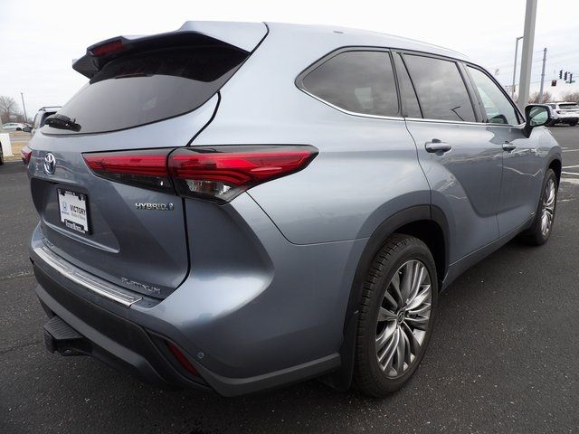 2021 Toyota Highlander Hybrid Platinum