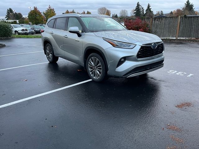 2021 Toyota Highlander Hybrid Platinum