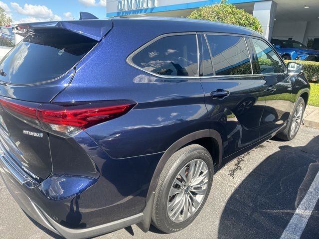 2021 Toyota Highlander Hybrid Platinum