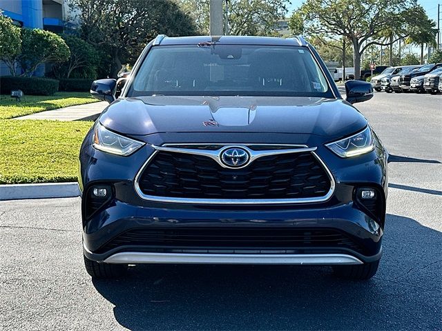 2021 Toyota Highlander Hybrid Platinum