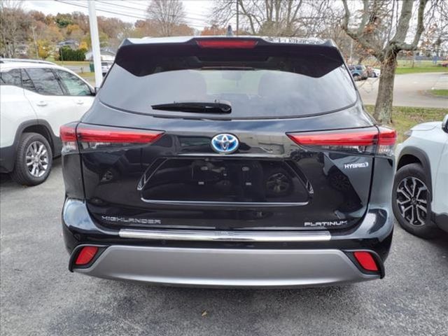 2021 Toyota Highlander Hybrid Platinum