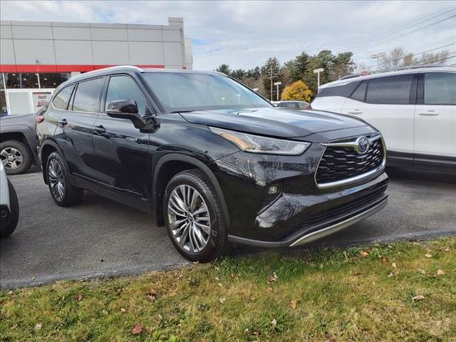 2021 Toyota Highlander Hybrid Platinum