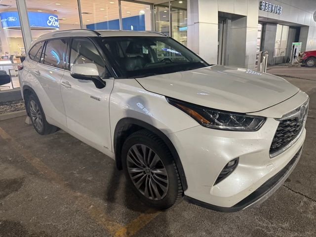 2021 Toyota Highlander Hybrid Platinum