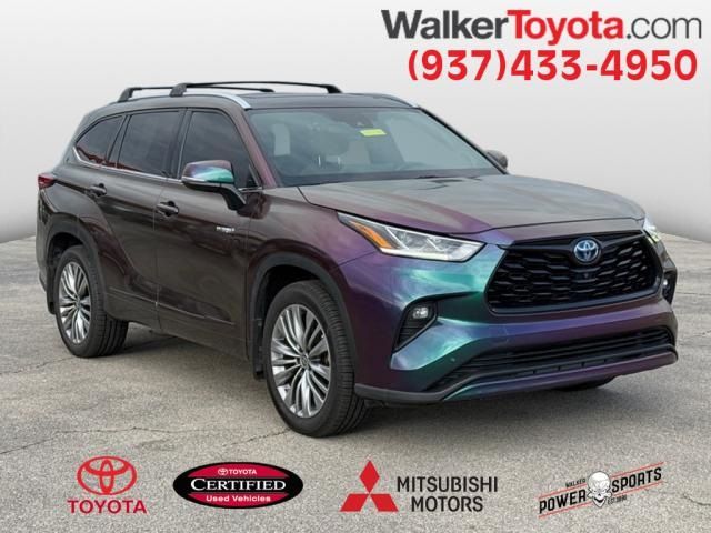 2021 Toyota Highlander Hybrid Platinum