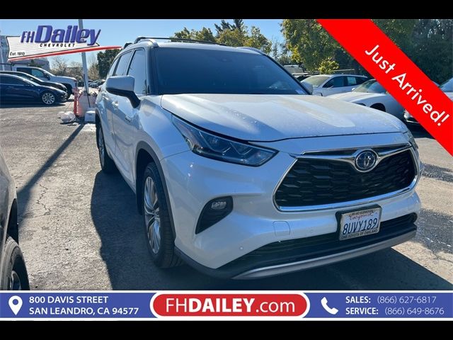 2021 Toyota Highlander Hybrid Platinum