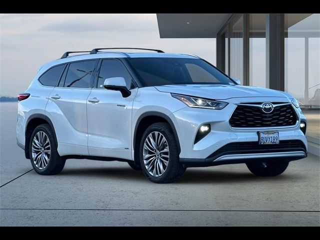 2021 Toyota Highlander Hybrid Platinum